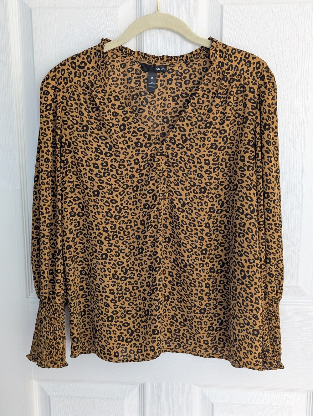 Aqua Leopard-Print V-Neck Long Sleeve Top - Tan & Black | Size Small